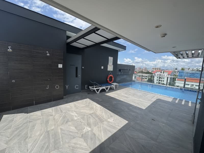 Sundance Vista, 111 Koon Seng Road, 1 Bedroom, 487 sqft, Condominium For Rent, by Joycelyn Tan, 500222404 - Roof Top Pool & Rinse- off Area - PropertyGuru.com.sg