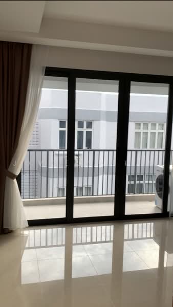 Sundance Vista, 111 Koon Seng Road, 1 Bedroom, 487 sqft, Condominium For Rent, by Joycelyn Tan, 500222404 - Living Room with Balcony - PropertyGuru.com.sg