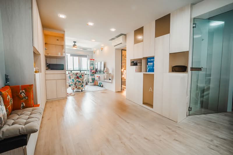 549A Segar Road, 549A Segar Road, 3 Bedrooms, 990 sqft, HDB Flat For Sale, by Edmond Tan, 500222411 - Living Room - PropertyGuru.com.sg