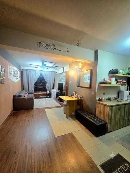 180A Marsiling Road, 180A Marsiling Road, Admiralty / Woodlands, 2 Bedrooms, 710 sqft, HDB Flat For Sale, by Fara D, 500222435 - Living Room - PropertyGuru.com.sg