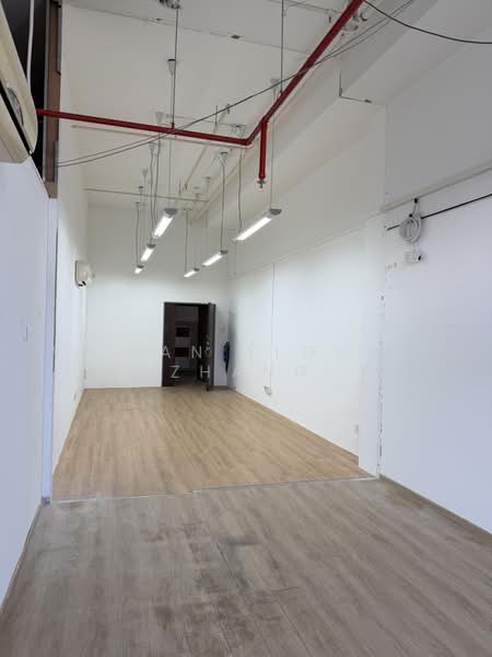 Unity Centre, 51 Bukit Batok Crescent, 500 sqft, Light Industrial (B1) For Rent, by Yi Ran (Louis) Zhang, 500222438 - Interior - CommercialGuru.com.sg