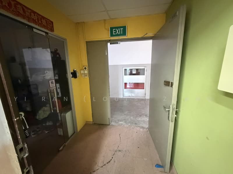 Unity Centre, 51 Bukit Batok Crescent, 500 sqft, Light Industrial (B1) For Rent, by Yi Ran (Louis) Zhang, 500222438 - Corridor - CommercialGuru.com.sg