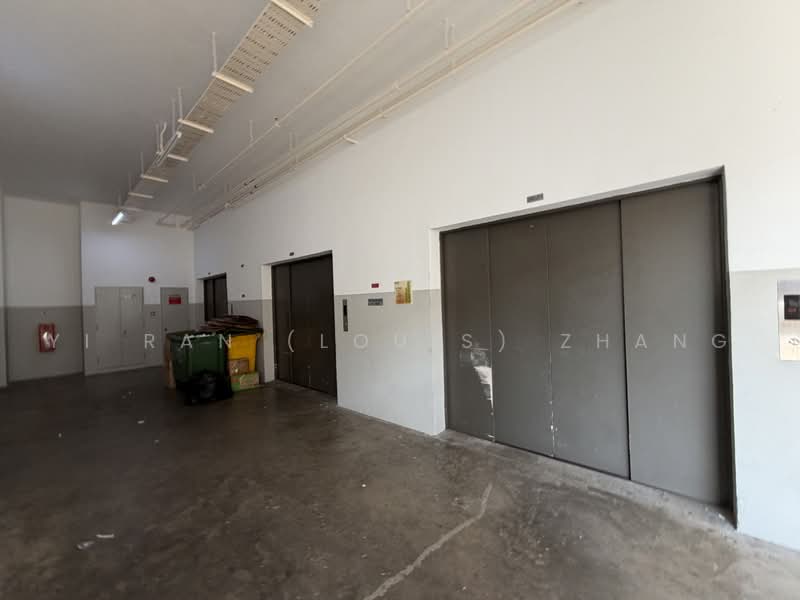Unity Centre, 51 Bukit Batok Crescent, 500 sqft, Light Industrial (B1) For Rent, by Yi Ran (Louis) Zhang, 500222438 - Corridor - CommercialGuru.com.sg