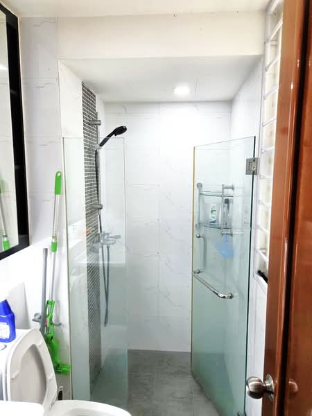 The Floravale, 218 Westwood Avenue, Room Rental, 120 sqft, Executive Condominium For Rent, by Steven Choo, 500222440 - Bathroom - PropertyGuru.com.sg