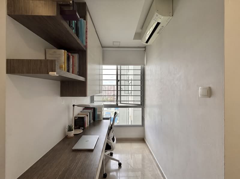 The Lakeshore, 31 Jurong West Street 41, 3 Bedrooms, 1,184 sqft, Condominium For Sale, by Justin Ngai, 500222441 - Study - PropertyGuru.com.sg