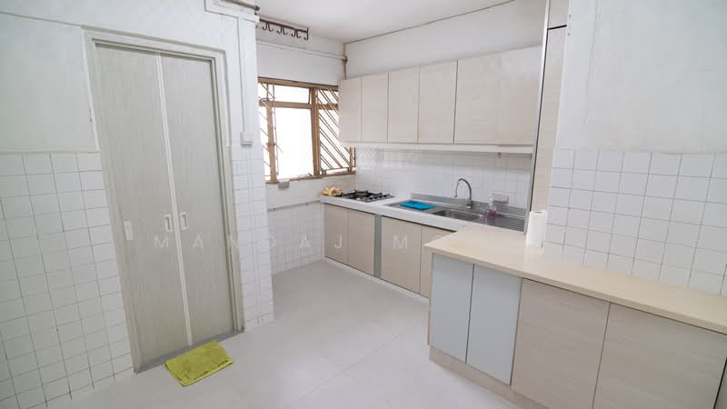 685 Race Course Road, 685 Race Course Road, 2 Bedrooms, 678 sqft, HDB Flat For Sale, by Manoaj Mohan, 500222444 - Kitchen - PropertyGuru.com.sg