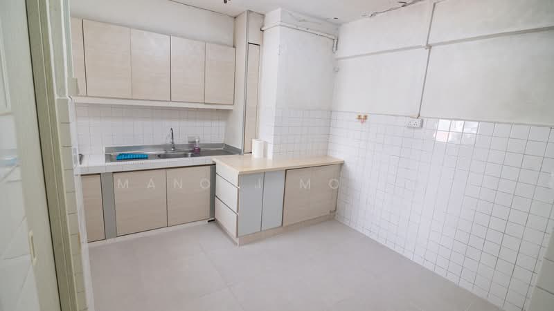 685 Race Course Road, 685 Race Course Road, 2 Bedrooms, 678 sqft, HDB Flat For Sale, by Manoaj Mohan, 500222444 - Kitchen - PropertyGuru.com.sg