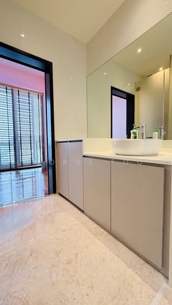 The Hillier, 6 Hillview Rise, 2 Bedrooms, 818 sqft, Condominium For Sale, by George Foo, 500222447 - Bathroom 1 - PropertyGuru.com.sg