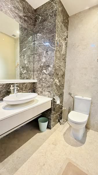 The Hillier, 6 Hillview Rise, 2 Bedrooms, 818 sqft, Condominium For Sale, by George Foo, 500222447 - Bathroom 2 - PropertyGuru.com.sg