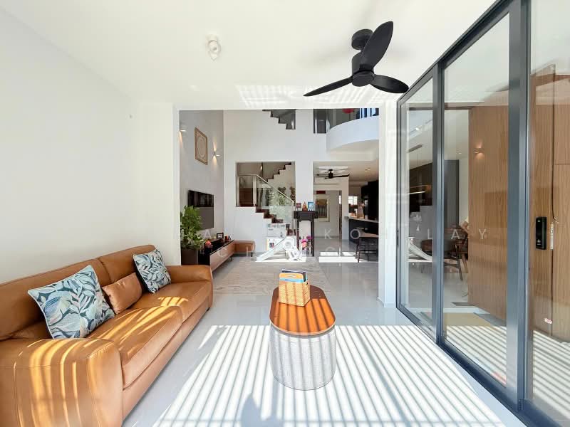 Everitt Road, , 5 Bedrooms, 3,080 sqft, Terraced House For Sale, by CHERMAINE Koh Lay Cheng, 500222451 - Living Room - PropertyGuru.com.sg