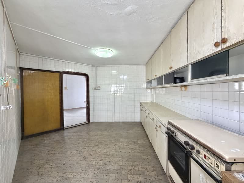 125 Geylang East Avenue 1, 125 Geylang East Avenue 1, 3 Bedrooms, 1,162 sqft, HDB Flat For Sale, by Paige Tan, 500222452 - Kitchen - PropertyGuru.com.sg