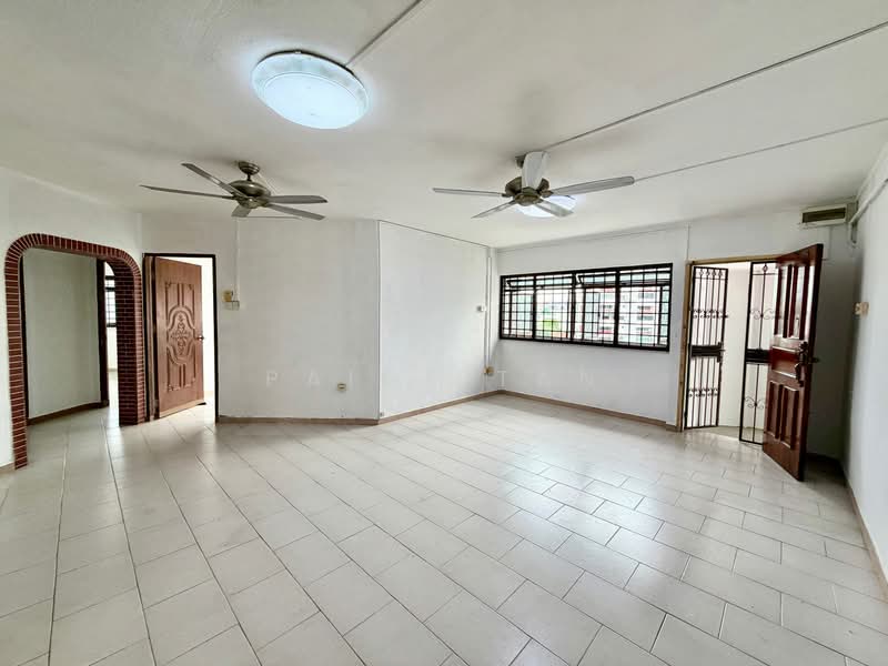 125 Geylang East Avenue 1, 125 Geylang East Avenue 1, 3 Bedrooms, 1,162 sqft, HDB Flat For Sale, by Paige Tan, 500222452 - Living Room - PropertyGuru.com.sg