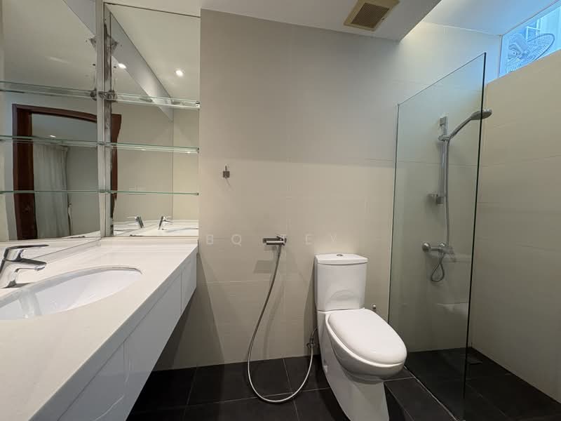 2B Eden Grove, Eden Grove, 2 Bedrooms, 1,669 sqft, Terraced House For Rent, by BQ Tey, 500222479 - Bathroom - PropertyGuru.com.sg