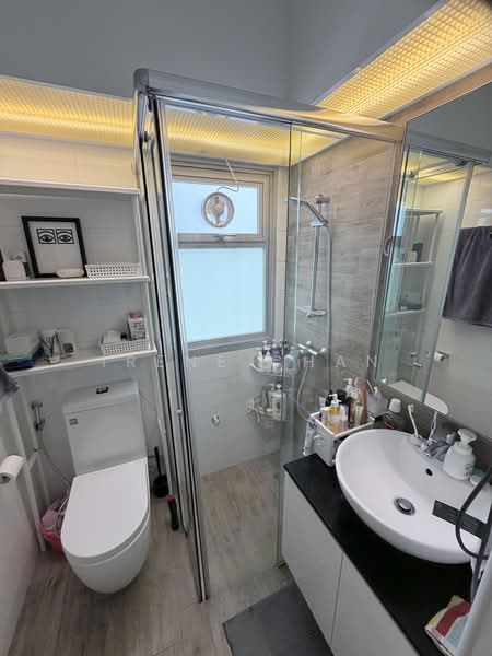 116B Jalan Tenteram, 116B Jalan Tenteram, 2 Bedrooms, 721 sqft, HDB Flat For Sale, by Irene Chan, 500222482 - Bathroom - PropertyGuru.com.sg