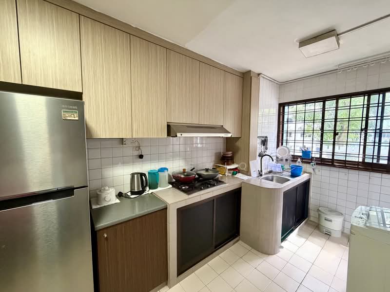 842 Woodlands Street 82, 842 Woodlands Street 82, 3 Bedrooms, 904 sqft, HDB Flat For Sale, by Ang ShiQi, 500222498 - Kitchen - PropertyGuru.com.sg