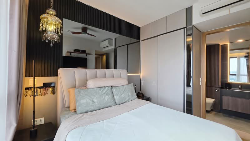 Midwood, 8 Hillview Rise, 4 Bedrooms, 1,259 sqft, Condominium For Sale, by Henry Tan, 500222505 - Master Bedroom - PropertyGuru.com.sg