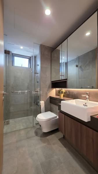 Midwood, 8 Hillview Rise, 4 Bedrooms, 1,259 sqft, Condominium For Sale, by Henry Tan, 500222505 - Common Bathroom 2 - PropertyGuru.com.sg