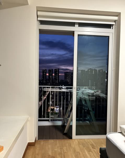 The Metropolitan Condominium, 8 Alexandra View, 2 Bedrooms, 840 sqft, Condominium For Rent, by Selina Sun, 500222507 - Balcony - PropertyGuru.com.sg