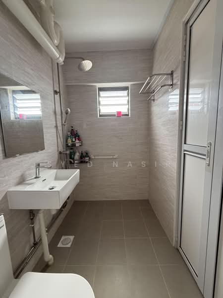 168 Hougang Avenue 1, 168 Hougang Avenue 1, 3 Bedrooms, 1,087 sqft, HDB Flat For Sale, by Syed Nasir, 500222522 - Bathroom - PropertyGuru.com.sg