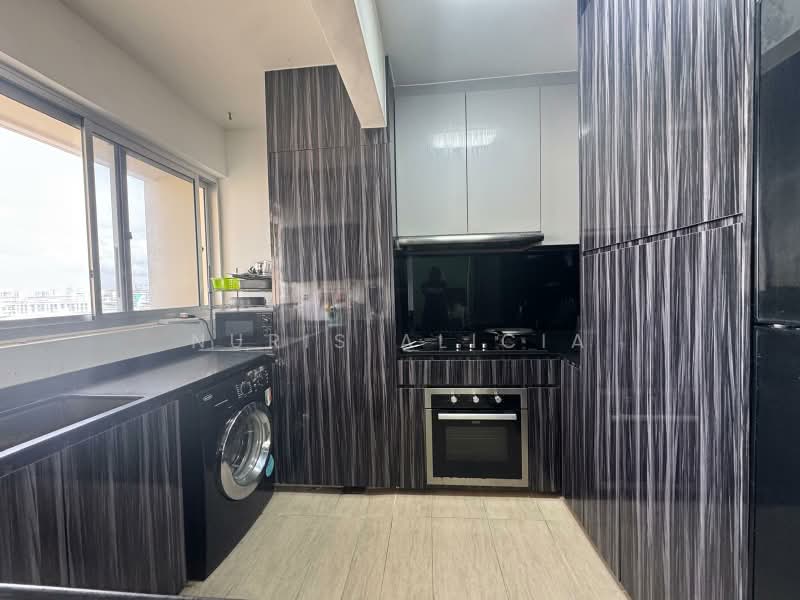 429B Bedok North Woods, 429B Bedok North Road, 2 Bedrooms, 743 sqft, HDB Flat For Sale, by Nuris Alicia, 500222536 - Kitchen - PropertyGuru.com.sg