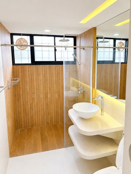 Lakeview Estate, 97A Upper Thomson Road, 3 Bedrooms, 1,615 sqft, Apartment For Sale, by Derek Lee, 500222562 - Common Bathroom - PropertyGuru.com.sg