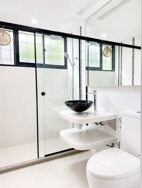 Lakeview Estate, 97A Upper Thomson Road, 3 Bedrooms, 1,615 sqft, Apartment For Sale, by Derek Lee, 500222562 - Master Bathroom - PropertyGuru.com.sg