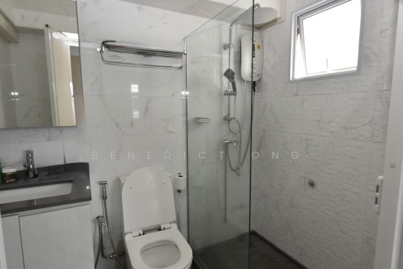 20 Jalan Membina, 20 Jalan Membina, 2 Bedrooms, 968 sqft, HDB Flat For Rent, by Benedict Ong, 500222568 - Master Bathroom - PropertyGuru.com.sg