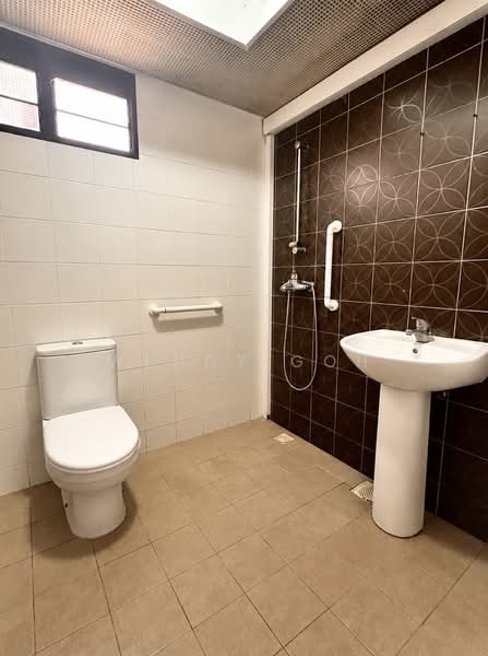 339D Kang Ching Road, 339D Kang Ching Road, 2 Bedrooms, 743 sqft, HDB Flat For Sale, by Wendy Goh, 500222569 - Bathroom - PropertyGuru.com.sg