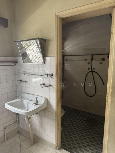 District 13, Jalan Riang, 3 Bedrooms, 1,400 sqft, Terraced House For Sale, by Jessica Foo, 500222584 - Bathroom - PropertyGuru.com.sg