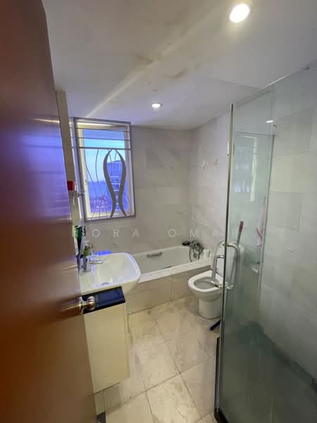Cote D'Azur, 60 Marine Parade Road, 3 Bedrooms, 1,304 sqft, Condominium For Rent, by Nora Omar, 500222603 - Bathroom - PropertyGuru.com.sg