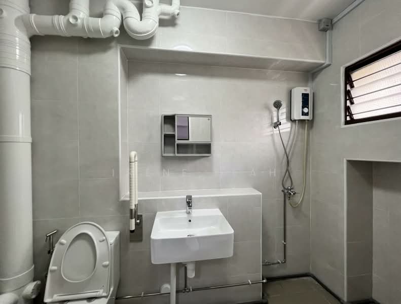 316 Tampines Street 33, 316 Tampines Street 33, 3 Bedrooms, 1,161 sqft, HDB Flat For Rent, by Irene Seah, 500222607 - Bathroom - PropertyGuru.com.sg