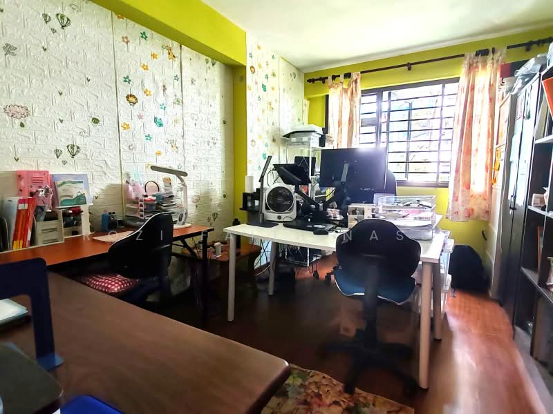 335C Yishun Riverwalk, 335C Yishun Street 31, 4 Bedrooms, 1,206 sqft, HDB Flat For Sale, by Rozi Faith Naser, 500222617 - Study - PropertyGuru.com.sg
