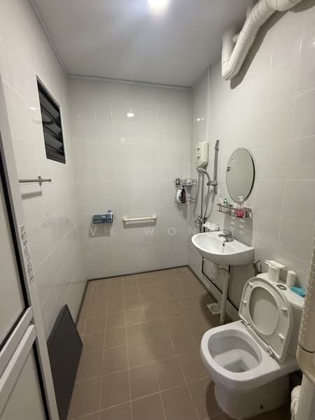 243 Tampines Street 21, 243 Tampines Street 21, Pasir Ris / Tampines, 3 Bedrooms, 1,119 sqft, HDB Flat For Rent, by VK Wong, 500222624 - Bathroom - PropertyGuru.com.sg