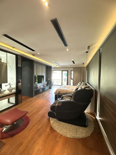 Rare Bungalow at Mountbatten - Goodman Vicinity, , 6 Bedrooms, 5,200 sqft, Bungalow House For Sale, by Irene Yap, 500222637 - Master suite - PropertyGuru.com.sg