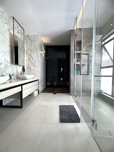 Rare Bungalow at Mountbatten - Goodman Vicinity, , 6 Bedrooms, 5,200 sqft, Bungalow House For Sale, by Irene Yap, 500222637 - Master ensuite - PropertyGuru.com.sg