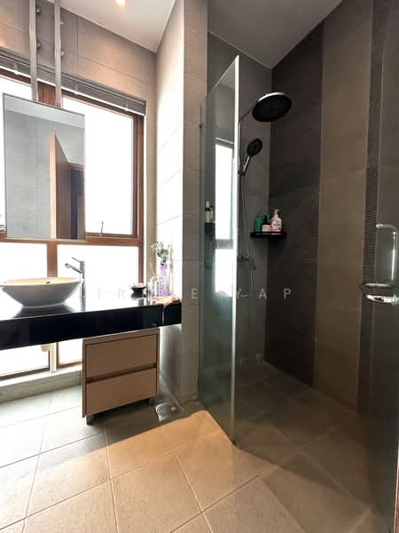 Rare Bungalow at Mountbatten - Goodman Vicinity, , 6 Bedrooms, 5,200 sqft, Bungalow House For Sale, by Irene Yap, 500222637 - Bathroom - PropertyGuru.com.sg