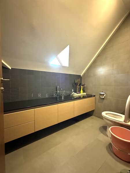 Rare Bungalow at Mountbatten - Goodman Vicinity, , 6 Bedrooms, 5,200 sqft, Bungalow House For Sale, by Irene Yap, 500222637 - Bathroom - PropertyGuru.com.sg