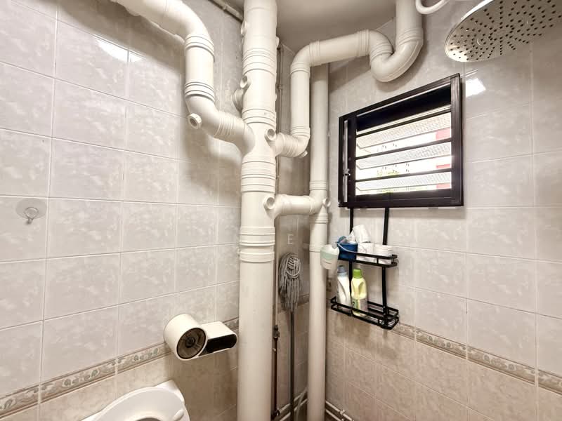 979C Buangkok Crescent, 979C Buangkok Crescent, 3 Bedrooms, 969 sqft, HDB Flat For Sale, by Zoxanne Chia, 500222641 - Bathroom - PropertyGuru.com.sg