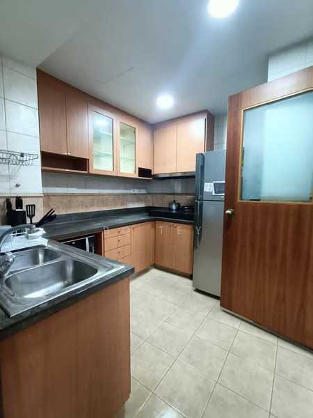 East Meadows, 30 Tanah Merah Kechil Road, Room Rental, 200 sqft, Condominium For Rent, by BQ Tey, 500222651 - Kitchen - PropertyGuru.com.sg