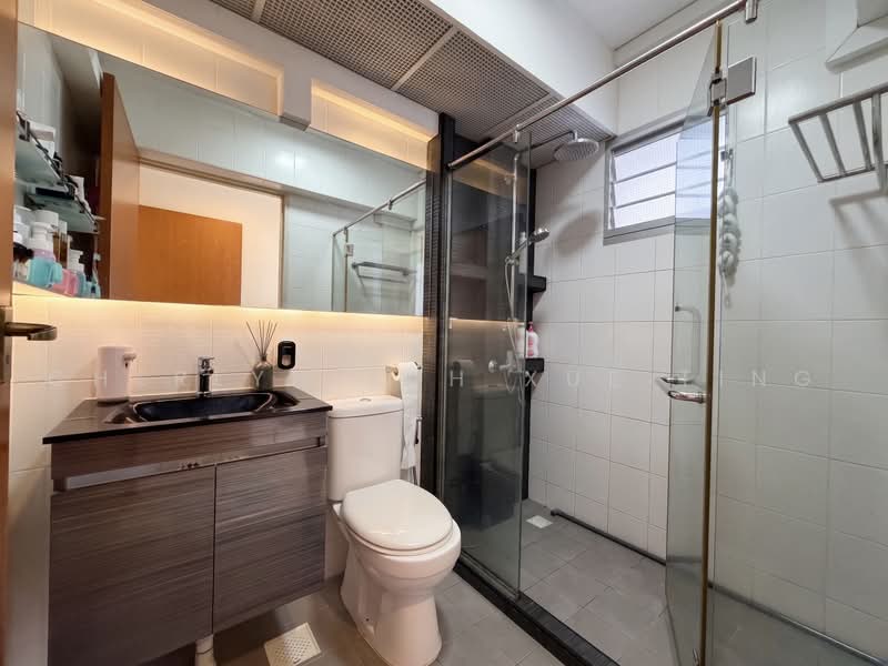433B Sengkang West Way, 433B Sengkang West Way, 3 Bedrooms, 1,001 sqft, HDB Flat For Sale, by Cherlyn Loh Xue Ting, 500222653 - Bathroom - PropertyGuru.com.sg