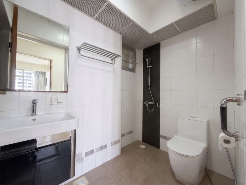 433B Sengkang West Way, 433B Sengkang West Way, 3 Bedrooms, 1,001 sqft, HDB Flat For Sale, by Cherlyn Loh Xue Ting, 500222653 - Bathroom - PropertyGuru.com.sg