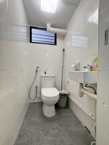 171 Stirling Road, 171 Stirling Road, Room Rental, 150 sqft, HDB Flat For Rent, by Clement Tan, 500222655 - Bathroom - PropertyGuru.com.sg