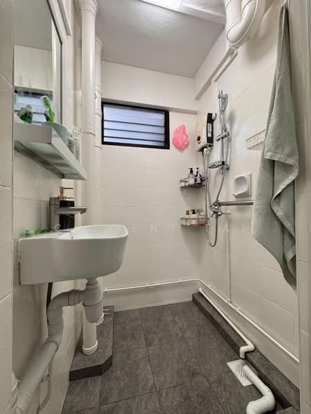 171 Stirling Road, 171 Stirling Road, Room Rental, 150 sqft, HDB Flat For Rent, by Clement Tan, 500222655 - Bathroom - PropertyGuru.com.sg