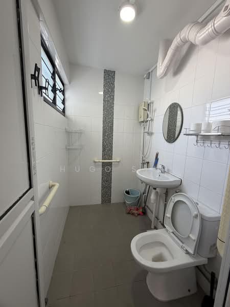316 Ubi Avenue 1, 316 Ubi Avenue 1, 2 Bedrooms, 500 sqft, HDB Flat For Rent, by Hugo Sim, 500222660 - Bathroom - PropertyGuru.com.sg