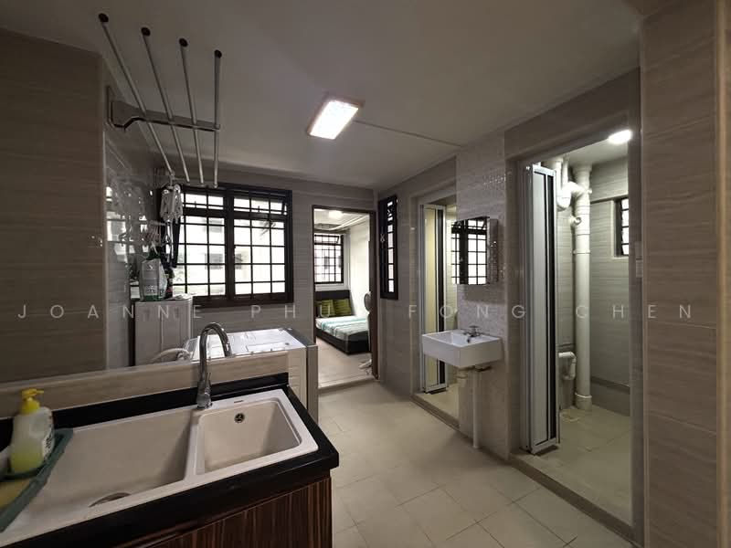 110 Lorong 1 Toa Payoh, 110 Lorong 1 Toa Payoh, 2 Bedrooms, 699 sqft, HDB Flat For Sale, by Joanne Phui Fong Chen, 500222663 - Bathroom - PropertyGuru.com.sg