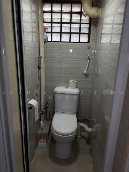 110 Lorong 1 Toa Payoh, 110 Lorong 1 Toa Payoh, 2 Bedrooms, 699 sqft, HDB Flat For Sale, by Joanne Phui Fong Chen, 500222663 - Bathroom - PropertyGuru.com.sg