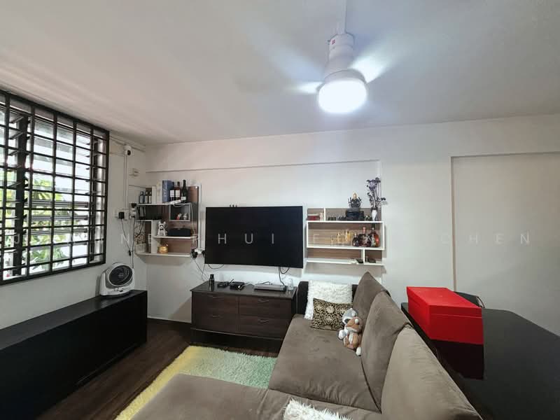 110 Lorong 1 Toa Payoh, 110 Lorong 1 Toa Payoh, Balestier / Toa Payoh, 2 Bedrooms, 699 sqft, HDB Flat For Sale, by Joanne Phui Fong Chen, 500222663 - Living Room - PropertyGuru.com.sg
