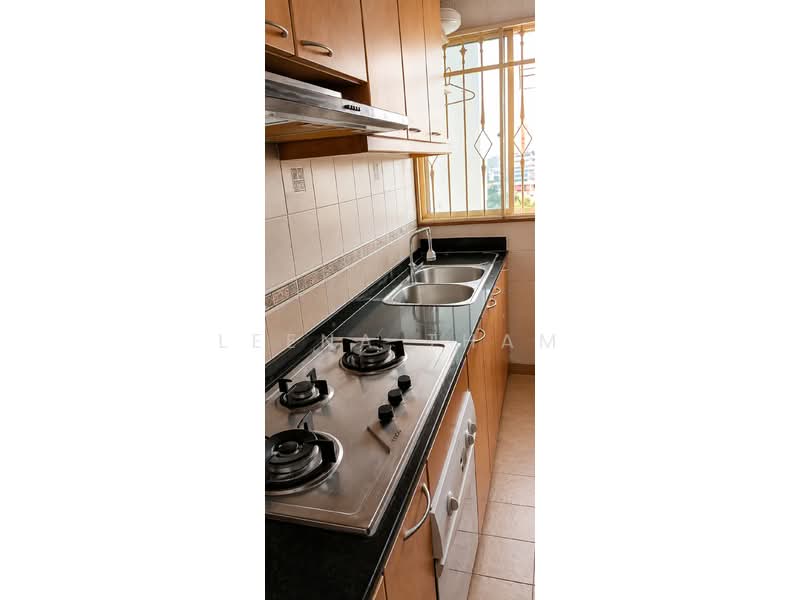 Yishun Sapphire, 40 Canberra Drive, 2 Bedrooms, 1,001 sqft, Condominium For Sale, by Leena Tham, 500222676 - Kitchen - PropertyGuru.com.sg