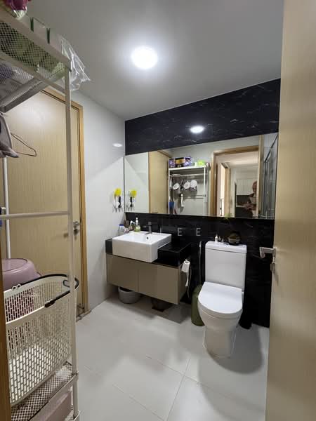 Esparina Residences, 113 Compassvale Bow, 3 Bedrooms, 1,163 sqft, Executive Condominium For Sale, by JS Lee, 500222685 - Bathroom - PropertyGuru.com.sg