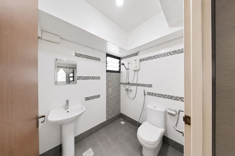 258B Punggol Field, 258B Punggol Field, 2 Bedrooms, 732 sqft, HDB Flat For Sale, by Alex Lee, 500222686 - Master Bathroom - PropertyGuru.com.sg